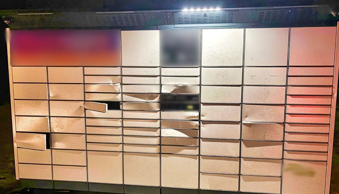 Paczek nie było. Taki widok przy paczkomacie. Nagrało się