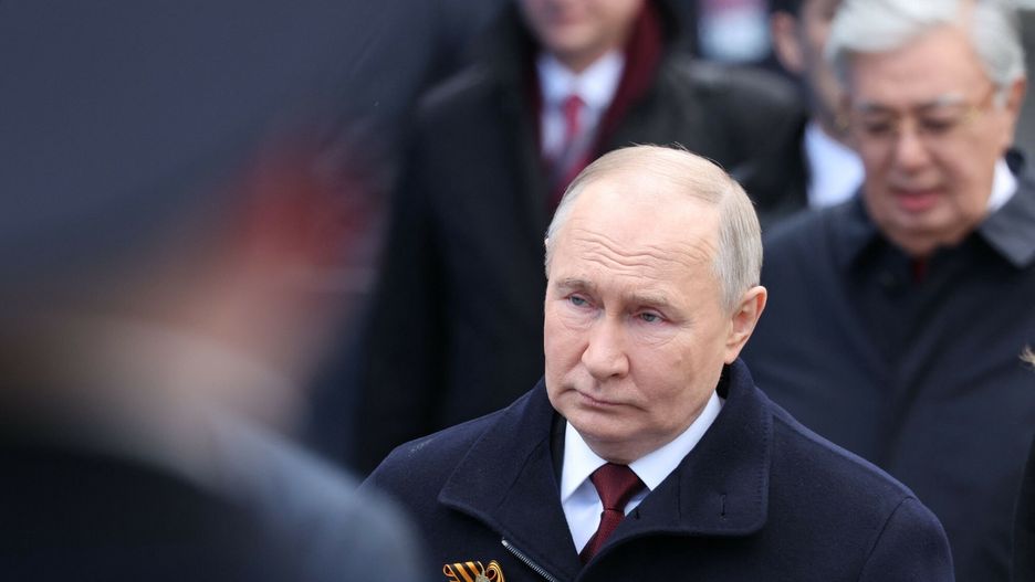 Parada z okazji Dnia Zwyci?stwa w Moskwie
In this pool photograph distributed by the Russian state agency Sputnik, Russia's President Vladimir Putin looks on after the Victory Day military parade in central Moscow on May 9, 2024. Russia celebrates the 79th anniversary of the victory over Nazi Germany in World War II. (Photo by Mikhail KLIMENTYEV / POOL / AFP)
MIKHAIL KLIMENTYEV