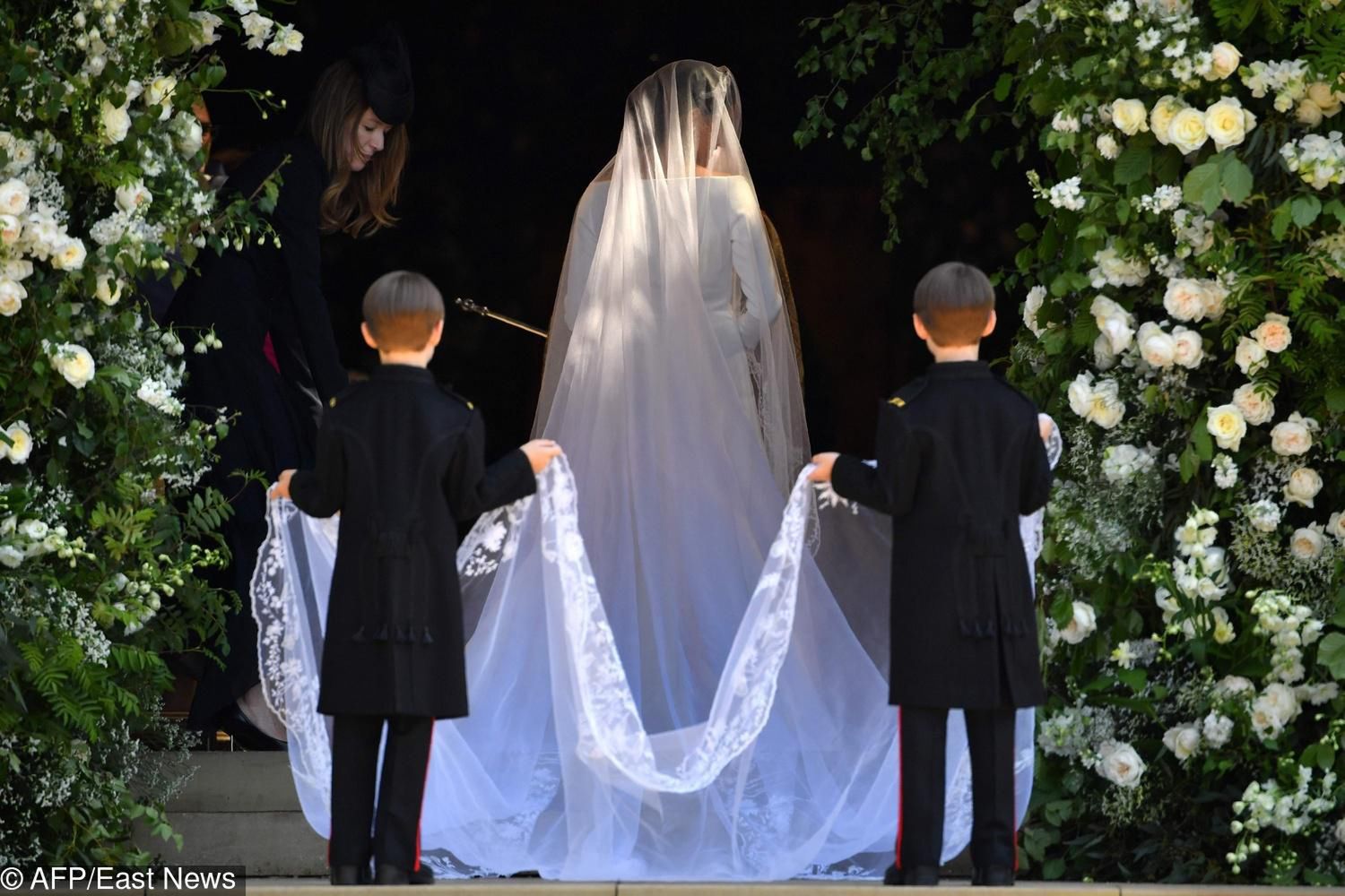 Meghan Markle w sukni ślubnej. Jaki miała welon