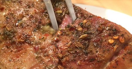 Pieczona łopatka jagnięca (mięso i tłuszcz, II klasa mięsa)