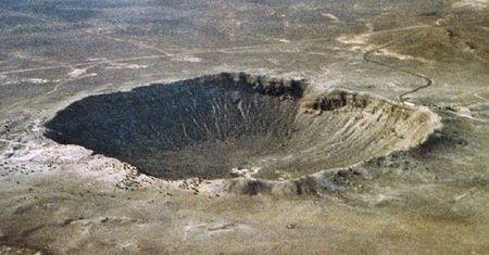 Gigantyczny krater po meteorycie. Ma 25 km średnicy!