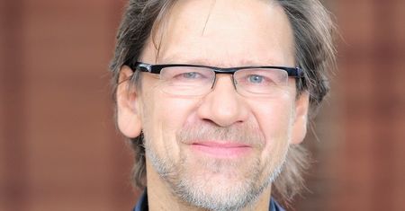 "Do roboty" czy "do pracy"? Rozmawiamy z psychologiem Jackiem Santorskim