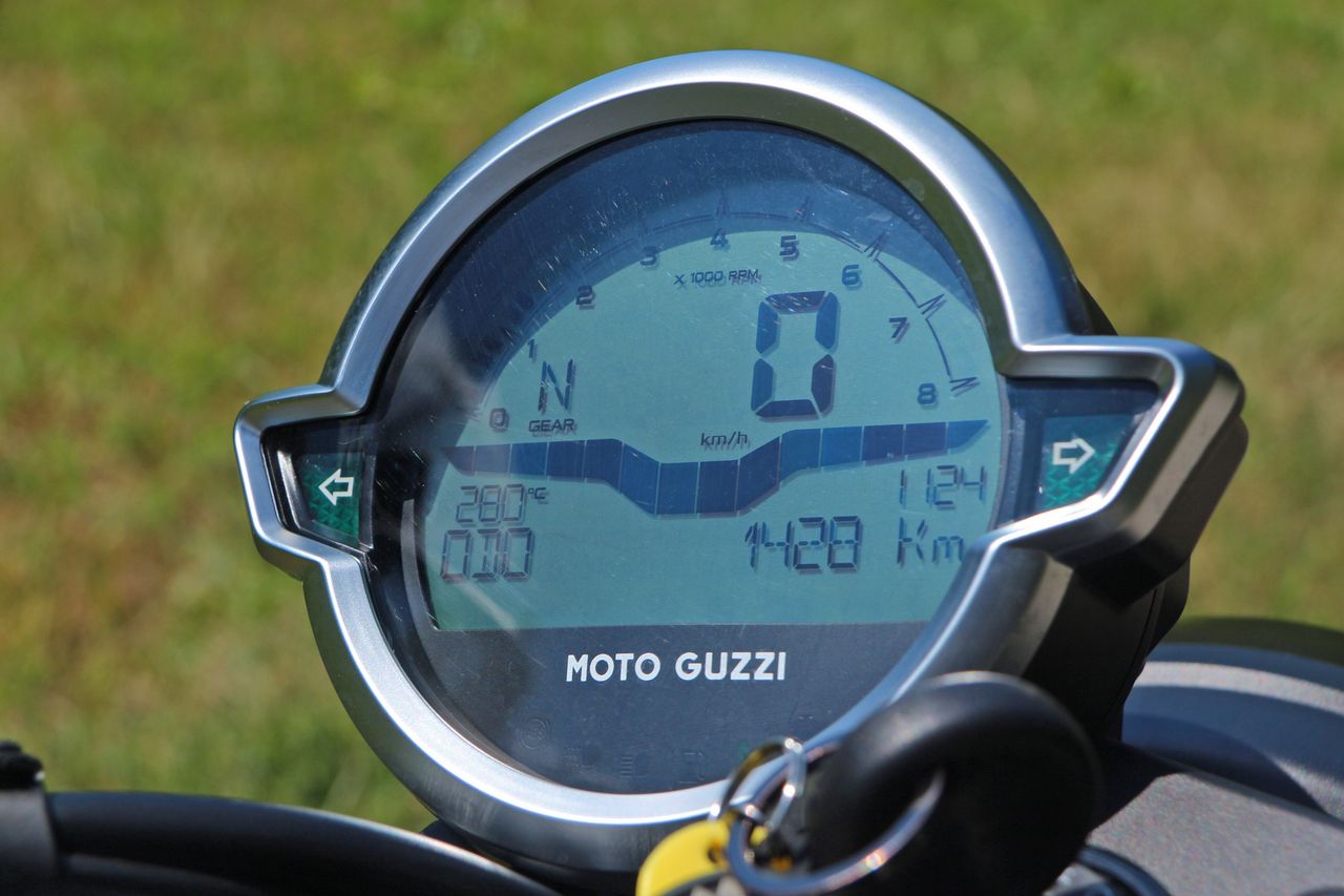 Moto Guzzi V7 Stone