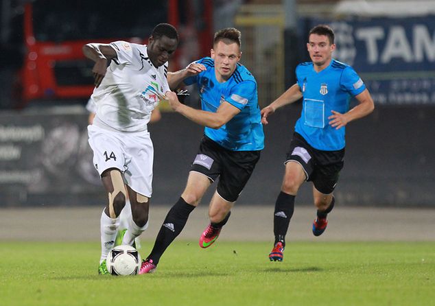 Matej Nather (pierwszy z prawej), stał się pewnym punktem Sandecji Nowy Sącz