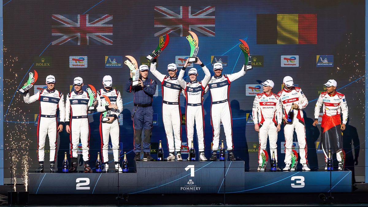 Robert Kubica z WRT (po prawej) na podium 6h Portimao