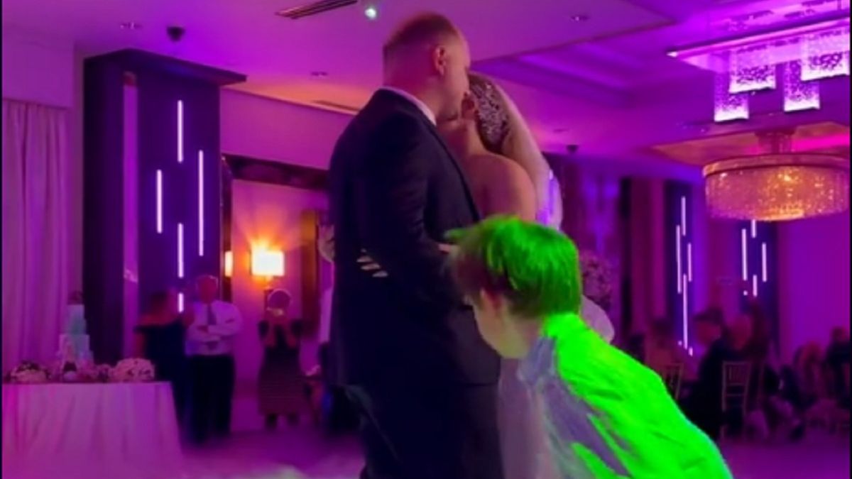 Mnóstwo dzieci na weselu. Tak zepsuły pierwszy taniec tej pary