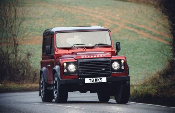 Land Rover Defender w limitowanej wersji na 70-lecie marki (wideo)