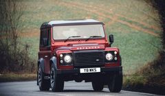 Land Rover Defender w limitowanej wersji na 70-lecie marki (wideo)