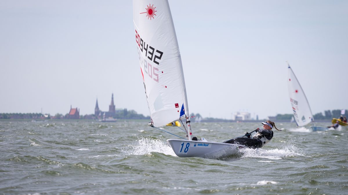 Zdjęcie okładkowe artykułu: Materiały prasowe / Klaas Wiersma Media / Delta Lloyd Regatta / Na zdjęciu: Agata Barwińska w olimpijskiej klasie Laser Radial