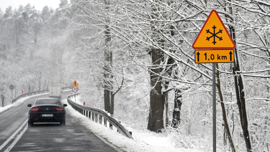 Pogoda. Intensywne opady śniegu na Dolnym Śląsku. Jest ostrzeżenie IMGW