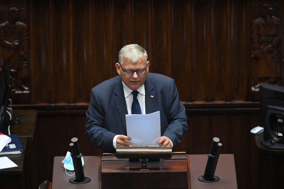 Sejm uchwalił ustawę o podwyżkach dla posłów. Opozycja głosuje razem z PiS