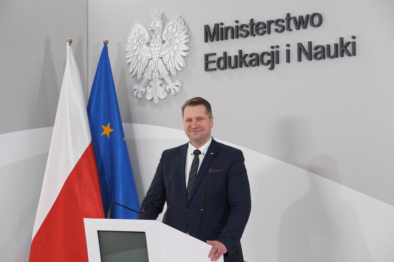 Przemysław Czarnek chwali się efektami diety. Znika w oczach