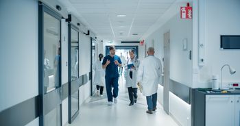 Kierownik SOR w Bielsku-Białej pracuje hybrydowo. Faktury na ok. 600 tys. zł