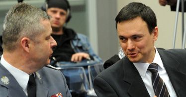 Miesiąc na zwolnieniu i 100 procent pensji. Zobacz, o co walczą mundurowi