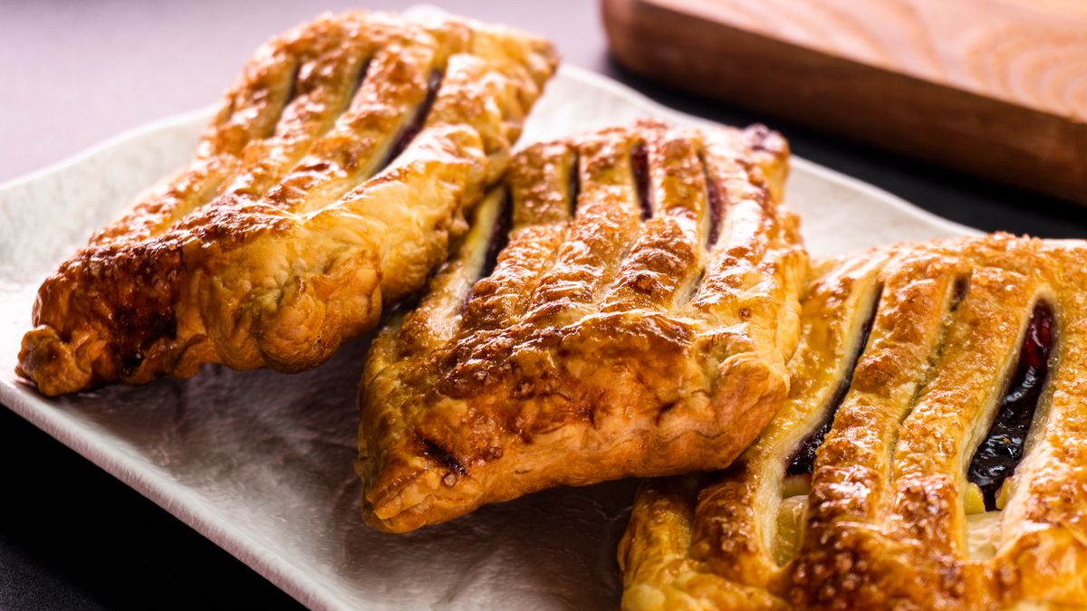 Jagodzianki z ciasta francuskiego to szybsza wersja drożdżówki