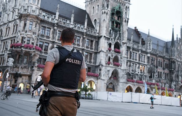 Zamachy w Niemczech. Rząd przestrzega przed podejrzewaniem wszystkich uchodźców o terroryzm