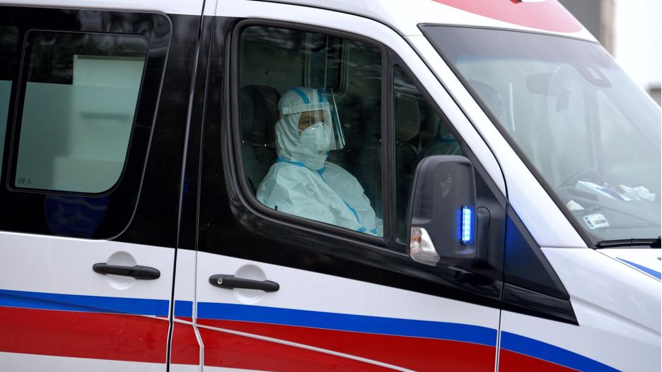 Warszawa. Kierowca karetki "covidowej" spowodował śmiertelny wypadek. Jest akt oskarżenia