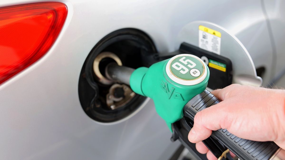 "Stara" Pb95 zniknie ze stacji po 1 stycznia. Nowej nie można wlać do każdego auta z silnikiem benzynowym