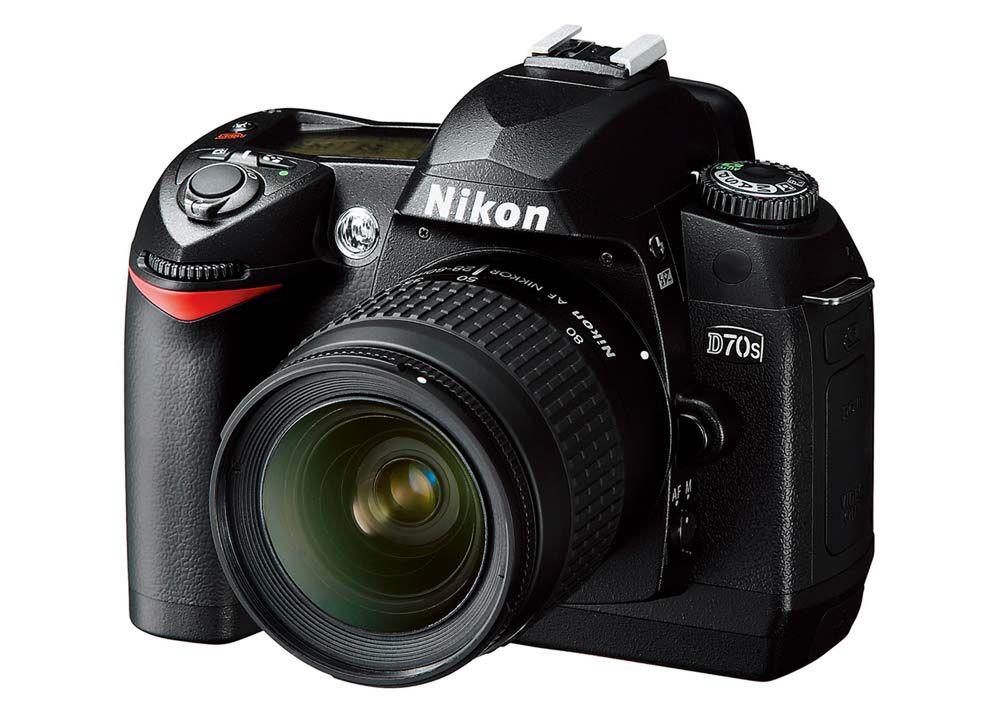 Nikon D70s to nieco ulepszony model lustrzanki Nikon D70, jednak o dość podobnej specyfikacji