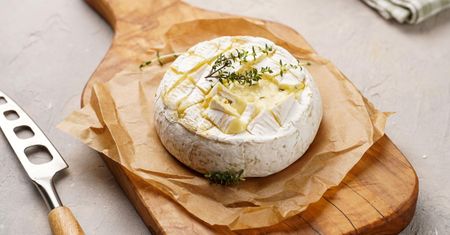 Camembert z grilla – kalorie, wartości odżywcze i przepisy