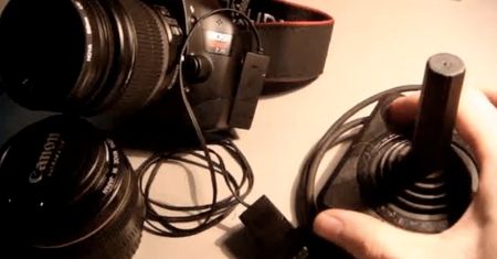 Canon 550D sterowany joystickiem Atari