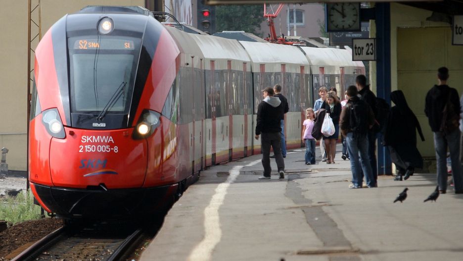 Od 1 wrze?nia rusza SKM do Otwocka
PHOTO: WOJCIECH TRACZYK / EAST NEWS 
OTWOCK - WARSZAWA 
OD PIERWSZEGO WRZESNIA DO OTWOCKA ZACZNIE DOJEZDZAC SZYBKA KOLEJ MIEJSKA - MA TO ZACHECIC MIESZKANCOW DO POZOSTAWIENIA SWOICH AUT I PRZESIADKI DO POCIAGU. NIESTETY SKLADY SKM BEDA DOCIERAC TYLKO DO STACJI WARSZAWA WSCHODNIA 
WSZYSTKIE ZDJECIA NA EAST NEWS 
30/8/2010
WOJCIECH TRACZYK