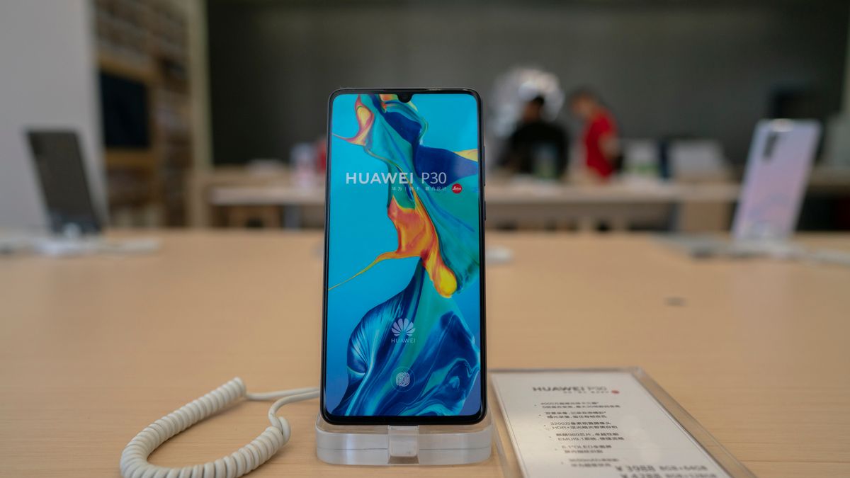 Reklamy na ekranie blokady w smartfonach Huawei to pomyłka (Getty Images)