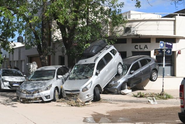 Efeito da inundação de Bahia Blanca (foto: La Nueva)