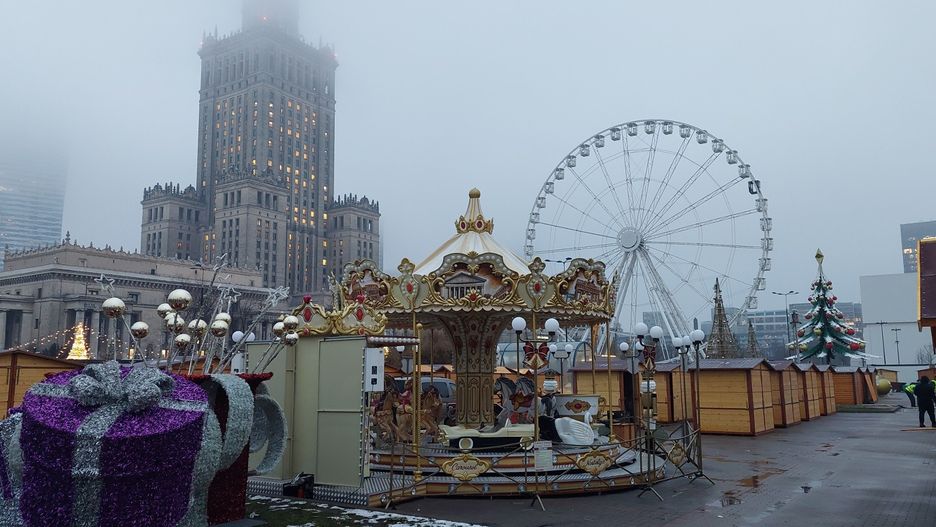 Tak wygląda świąteczny Jarmark Warszawski 2025 na trzy dni przed otwarciem.