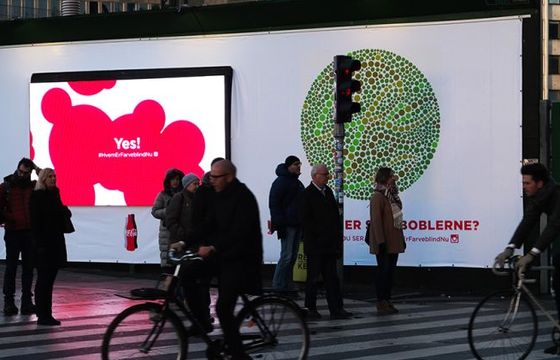 Hasło widoczne tylko dla daltonistów reklamuje Coca-Colę (wideo)