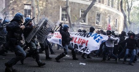 Protest we Włoszech. 30 rannych w starciach w Rzymie