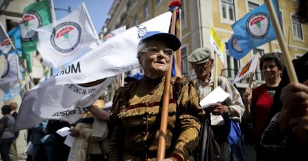 Protesty w Portugalii. Emeryci demonstrują przeciw cięciu emerytur