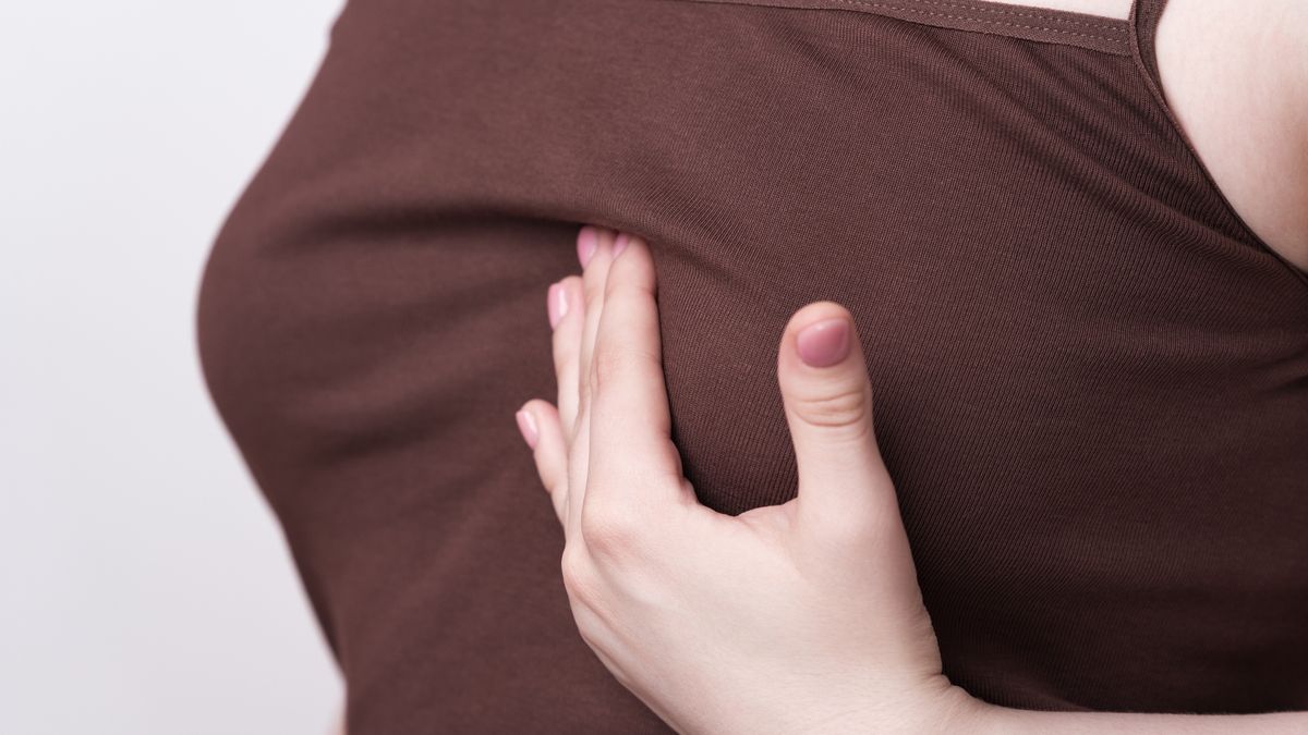 A close-up view of a woman performing a self-examination to check for lumps as a cancer prevention measure
A close-up view of a woman performing a self-examination to check for lumps as a cancer prevention measure. The optimal time for performing a breast examination is immediately following the conclusion of a menstrual cycle, as this period is characterized by the diminution in size and tenderness of benign lesions.
Alexander Piragis