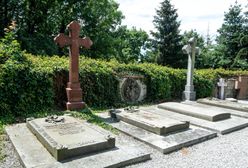 Wszystkich świętych w cieniu koronawirusa. Kościół obostrzenia uzależnia od zaleceń władzy. Rząd na razie bez wiążących decyzji