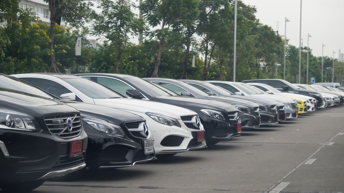 Zakup taniego samochodu to nieduże ryzyko, ale jeśli zamierzasz wydać kilkadziesiąt tysięcy złotych, to kupuj ostrożnie i wystrzegaj się podstawowych błędów.