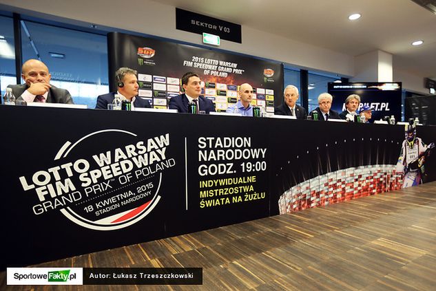 Paul Bellamy (drugi od lewej) wierzy, że polscy kibice pobiją rekord frekwencji na zawodach Grand Prix na żużlu, który ustanowiony został na Millennium Stadium w Cardiff