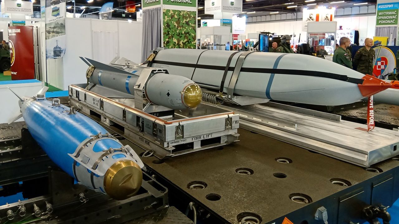 Bomba JDAM, pocisk Maverick i pocisk JASSM będące w uzbrojeniu polskich F-16