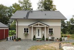 Idealny mały dom. Stonowana elewacja i tradycyjna architektura