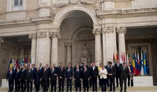 Wiadomo, dlaczego w Rzymie Beata Szydło stała z tyłu