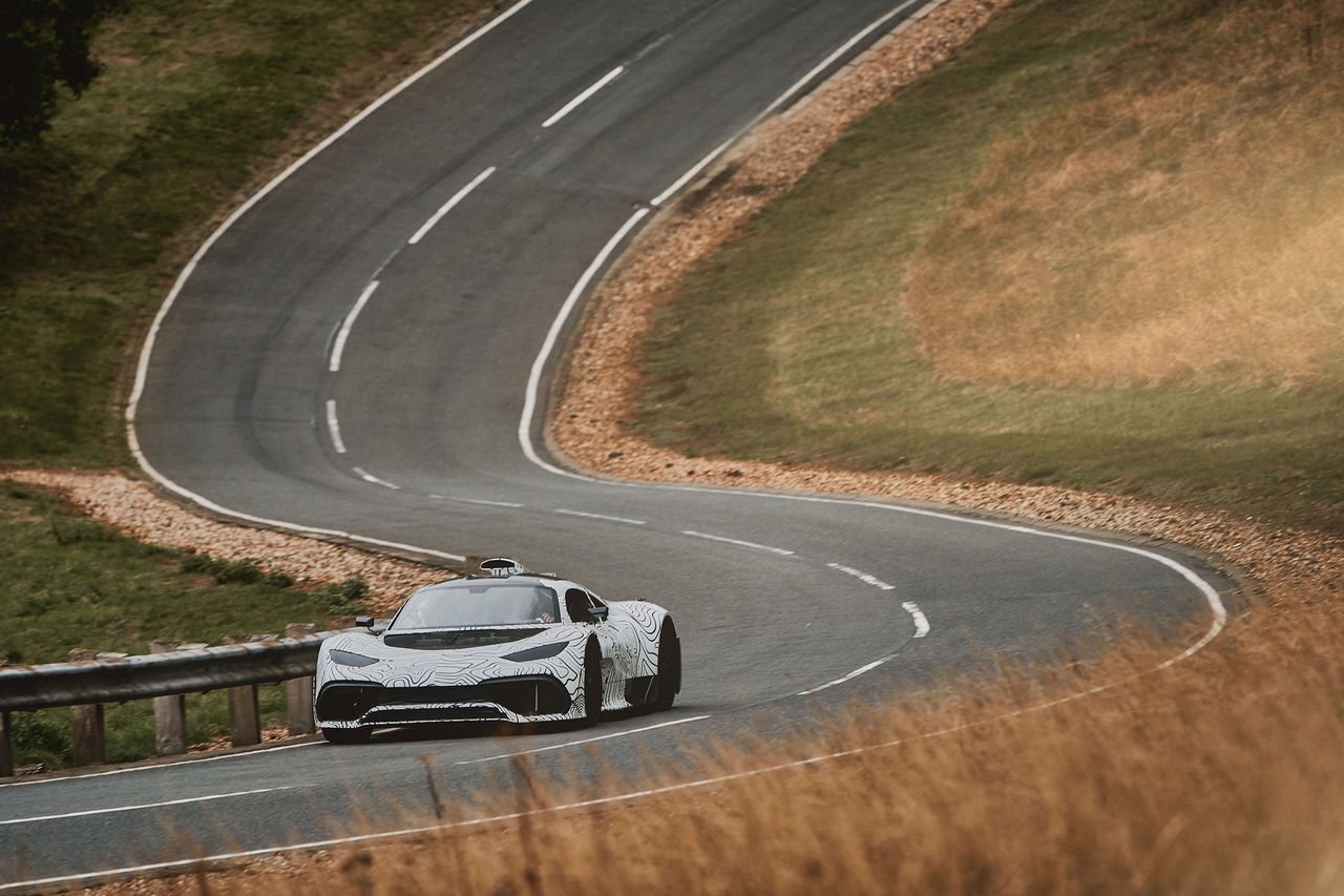 Prototyp Mercedesa-AMG One na drodze