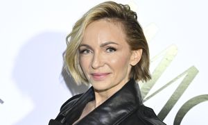 Założyła "nagą" bluzkę. Bufiaste rękawy spotęgowały efekt