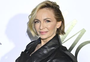 Założyła "nagą" bluzkę. Bufiaste rękawy spotęgowały efekt