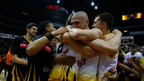 Szampan, tańce, uściski. Tak koszykarze Trefla Sopot świętowali zdobycie brązowych medali TBL (wideo)