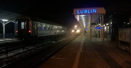 O krok od tragedii na dworcu kolejowym w Lublinie. Wszedł pod nadjeżdżający pociąg