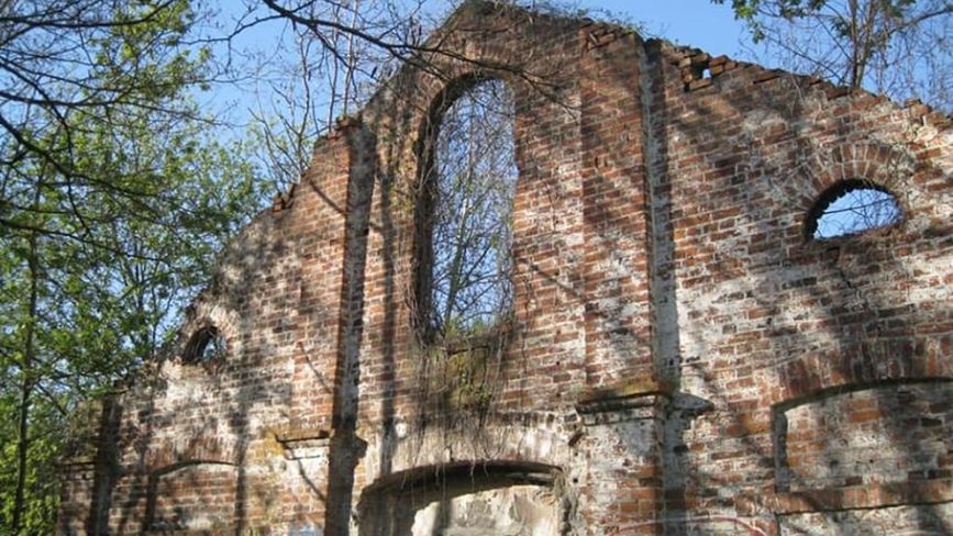 Radny Ursynowa i miejscy aktywiści ruszają na ratunek stajni dawnego folkloru Moczyło (fot. Miasto Jest Nasze - Ursynów, Wilanów - Facebook)