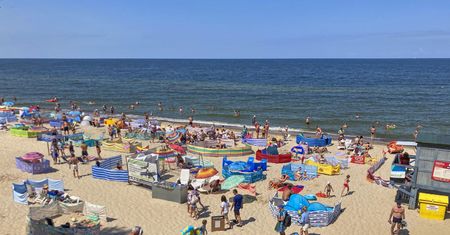 Gdzie można się kąpać w Bałtyku? Sinic nie ma, ale i tak są czerwone flagi