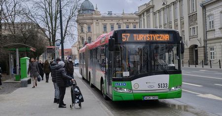 Na trzech liniach zrobi się luźniej. Za miesiąc na ulice wyjedzie 10 dodatkowych autobusów przegubowych