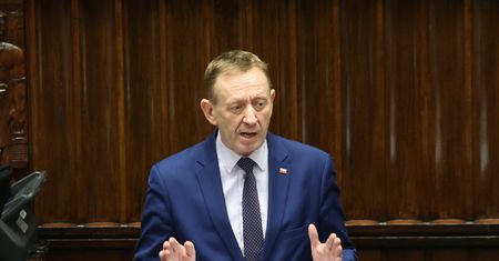 Krzyki w Sejmie. Na mównicę wyszedł nowy minister