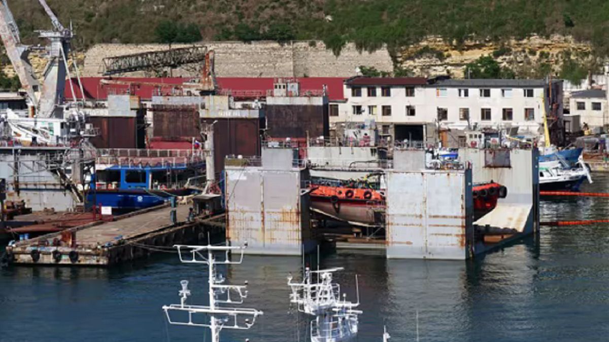 Pływający dok ze statkiem zatonął w zatoce Sewastopola