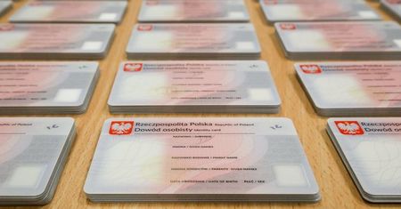 Tysiące podrobionych dokumentów. Fałszują wszystko, co się da
